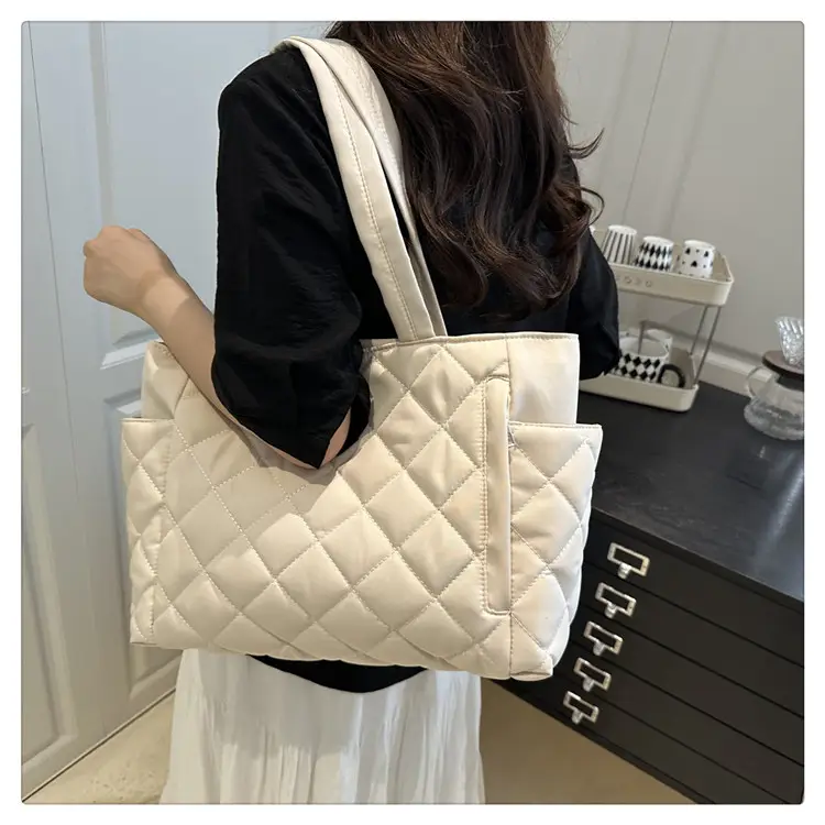 Black Quilted Women's Shoulder Bag 2025 New Commuter — feature 12