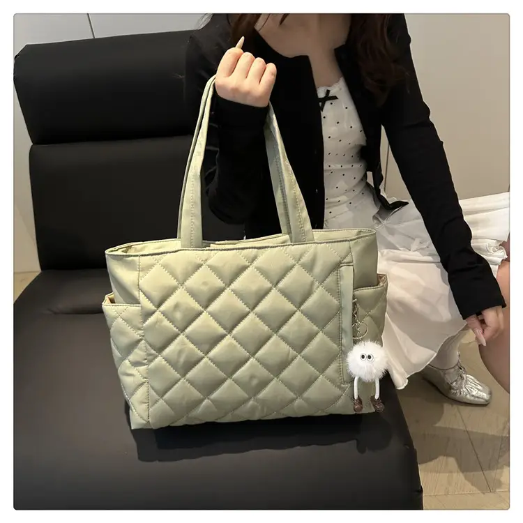 Black Quilted Women's Shoulder Bag 2025 New Commuter — feature 13