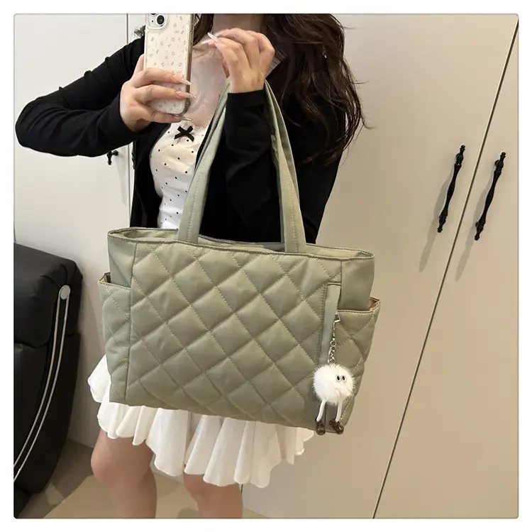 Black Quilted Women's Shoulder Bag 2025 New Commuter — feature 14