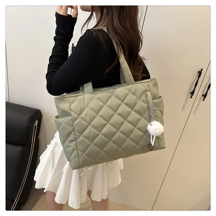 Black Quilted Women's Shoulder Bag 2025 New Commuter — feature 15