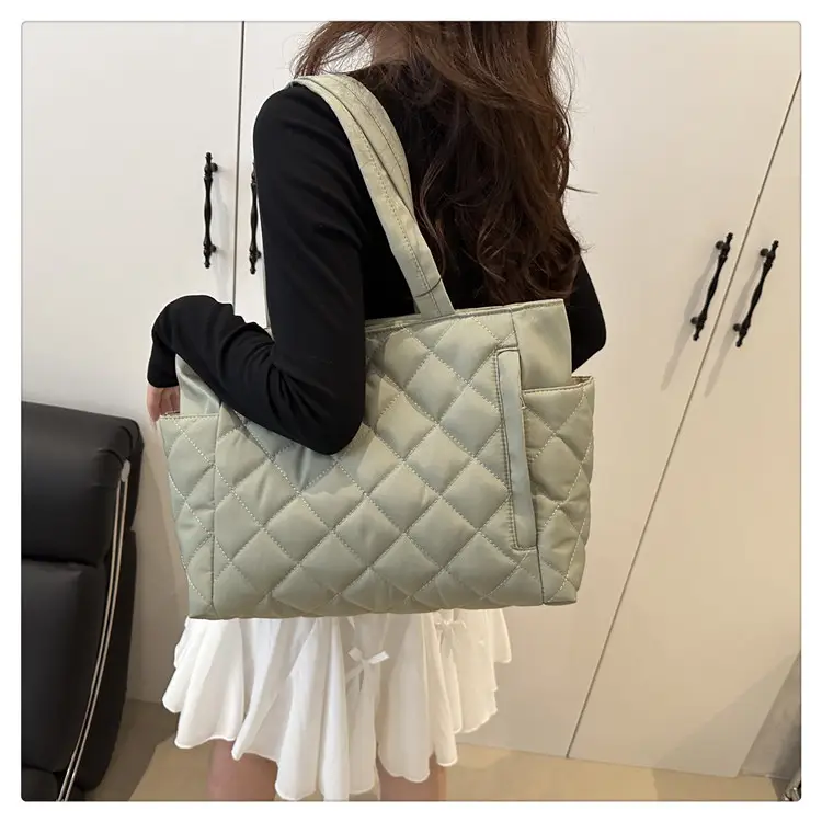 Black Quilted Women's Shoulder Bag 2025 New Commuter — feature 16