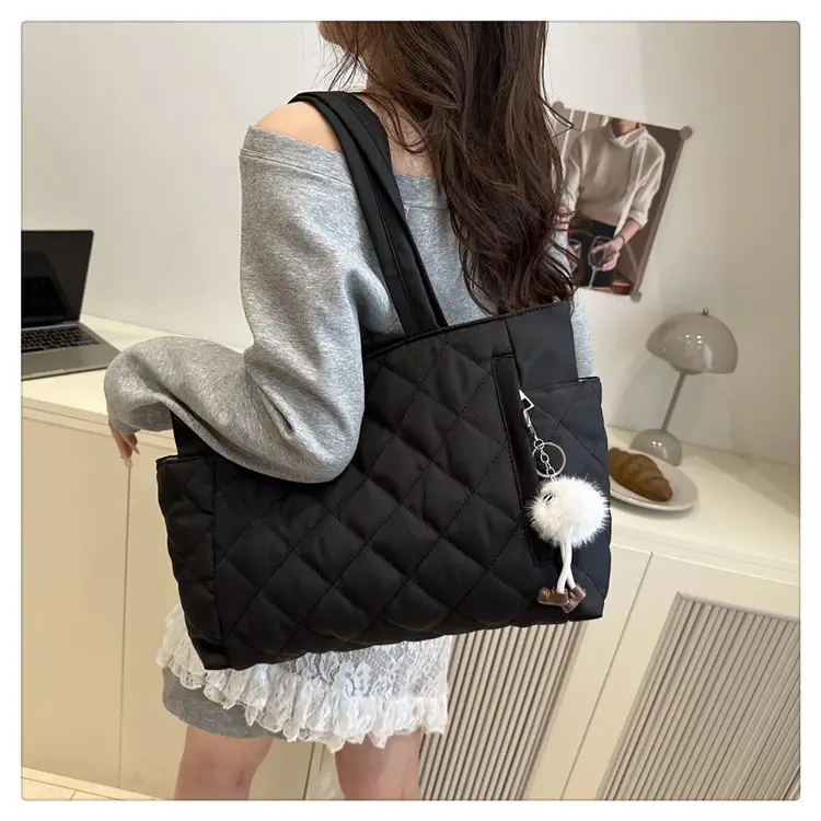 Black Quilted Women's Shoulder Bag 2025 New Commuter — feature 18