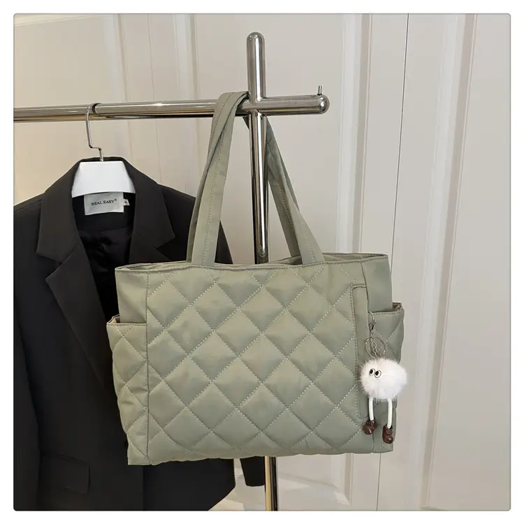 Black Quilted Women's Shoulder Bag 2025 New Commuter — feature 24