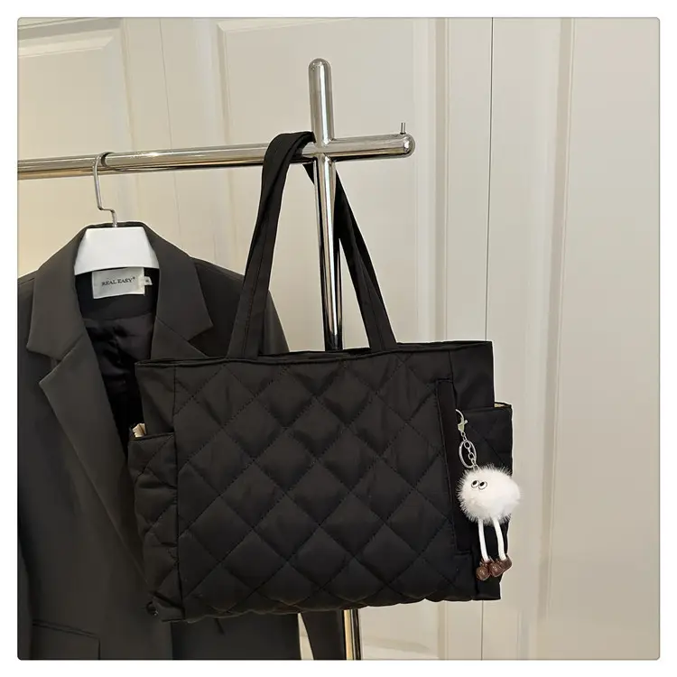 Black Quilted Women's Shoulder Bag 2025 New Commuter — feature 25