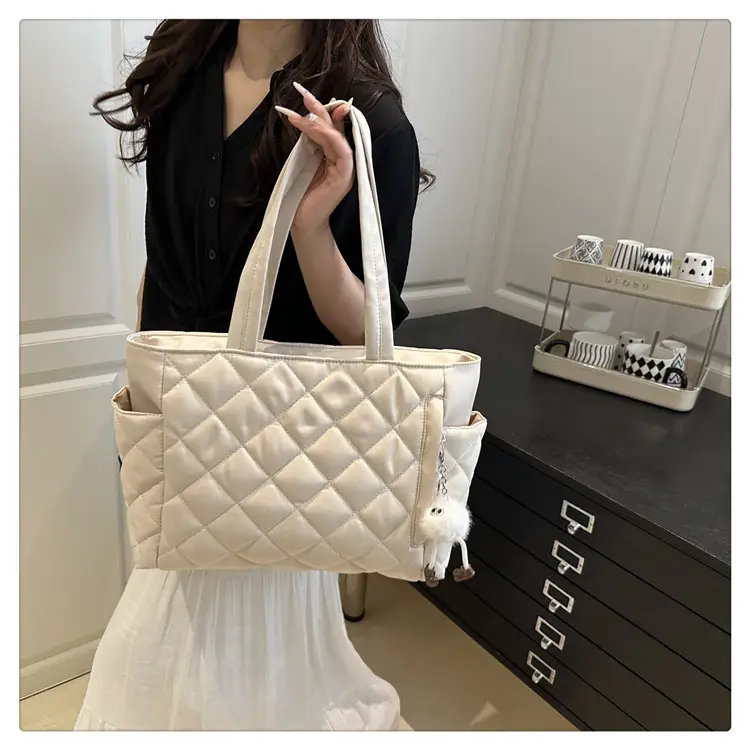 Black Quilted Women's Shoulder Bag 2025 New Commuter — feature 9