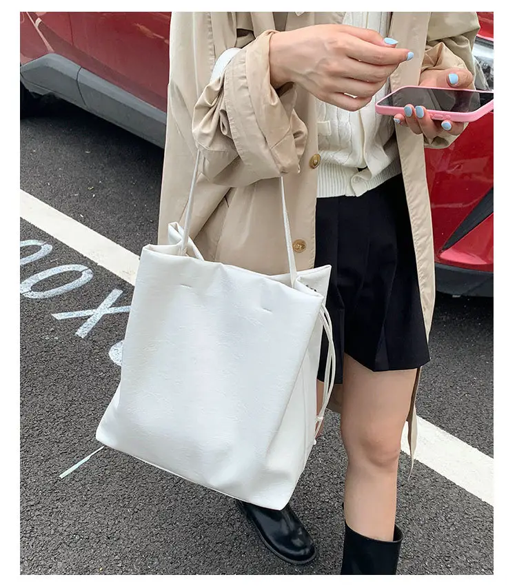 Women's Retro Leather Shoulder Bag Large Capacity Brown — feature 11