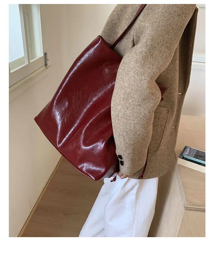 Women's Retro Leather Shoulder Bag Large Capacity Brown — feature 14