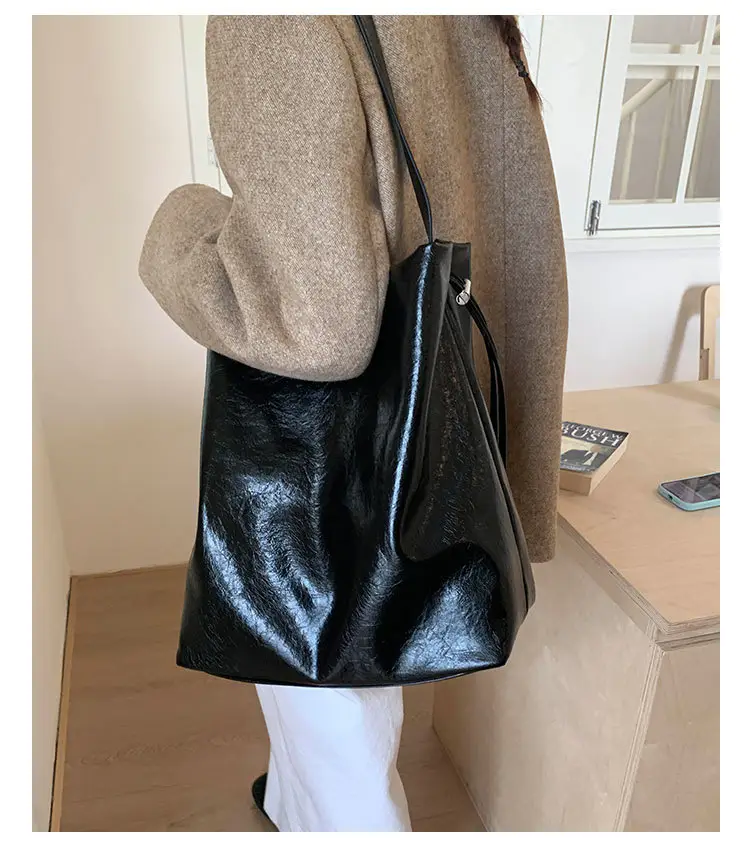 Women's Retro Leather Shoulder Bag Large Capacity Brown — feature 16