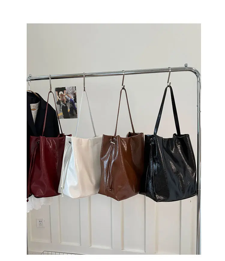 Women's Retro Leather Shoulder Bag Large Capacity Brown — feature 23