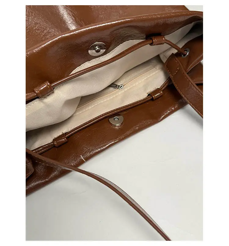 Women's Retro Leather Shoulder Bag Large Capacity Brown — feature 4