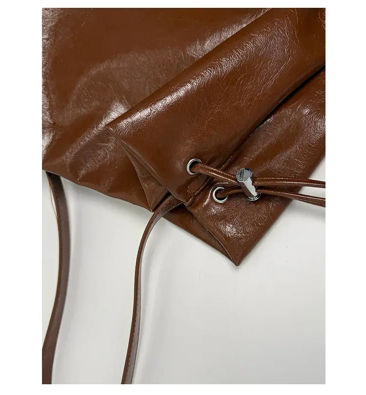 Women's Retro Leather Shoulder Bag Large Capacity Brown — feature 5