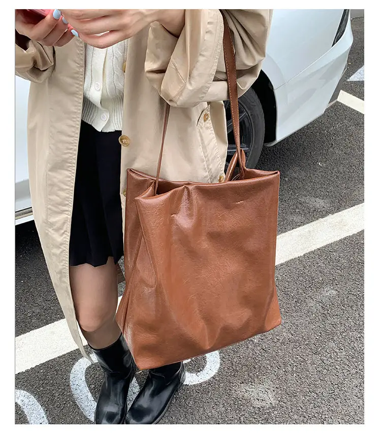 Women's Retro Leather Shoulder Bag Large Capacity Brown — feature 8