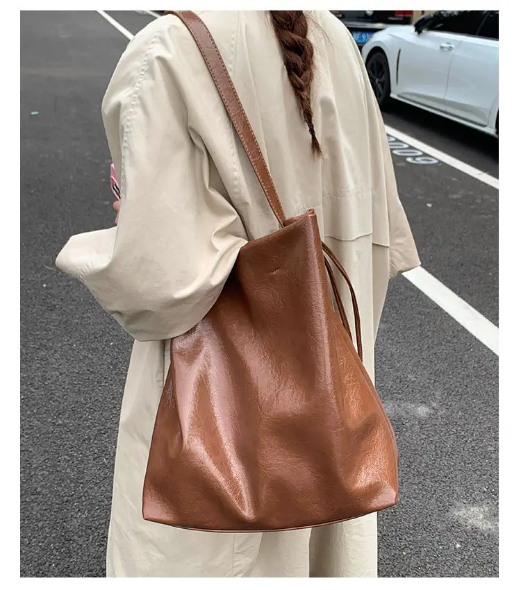 Women's Retro Leather Shoulder Bag Large Capacity Brown — feature 9