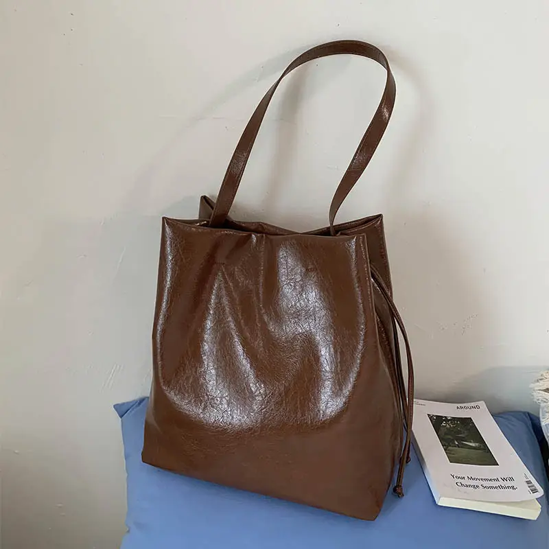 Women's Retro Leather Shoulder Bag Large Capacity Brown