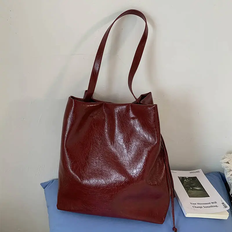 Women's Retro Leather Shoulder Bag Large Capacity Brown