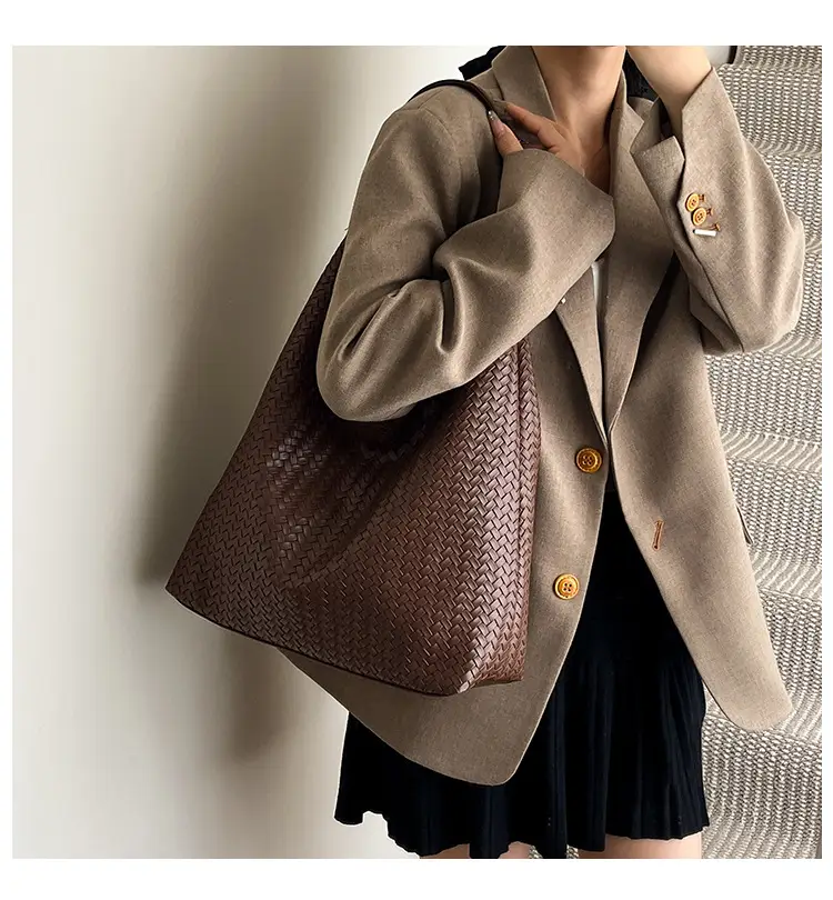 Women Woven Bucket Bag Large Capacity Autumn Winter — feature 1