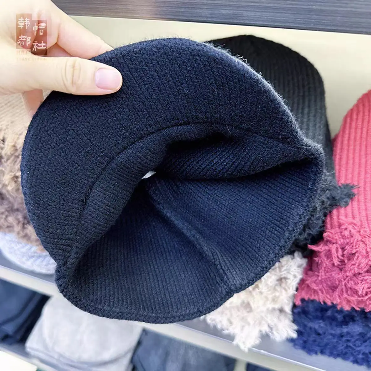 Women's Woolen Duckbill Hat for Winter Warm Face Cover — feature 7