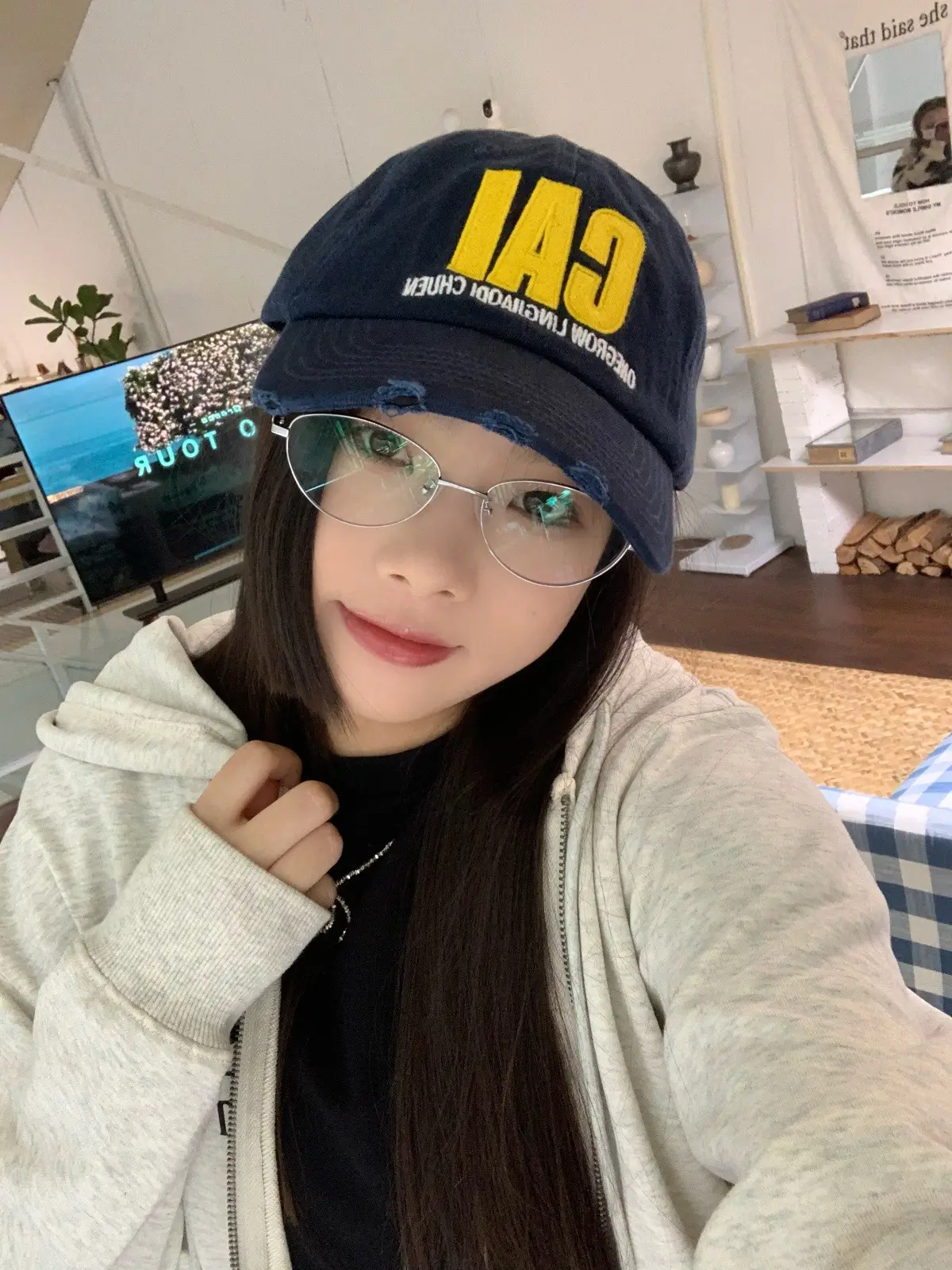 Women Baseball Cap with Letter Embroidery, Distressed Duckbill Cap for Spring — feature 5
