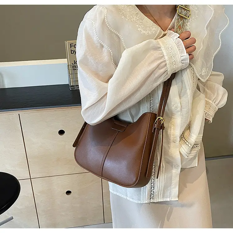 Women Crossbody Bag Brown Leather Wide Strap — feature 16