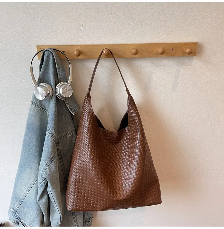 Brown Woven Shoulder Bag for Women Large Capacity — feature 13
