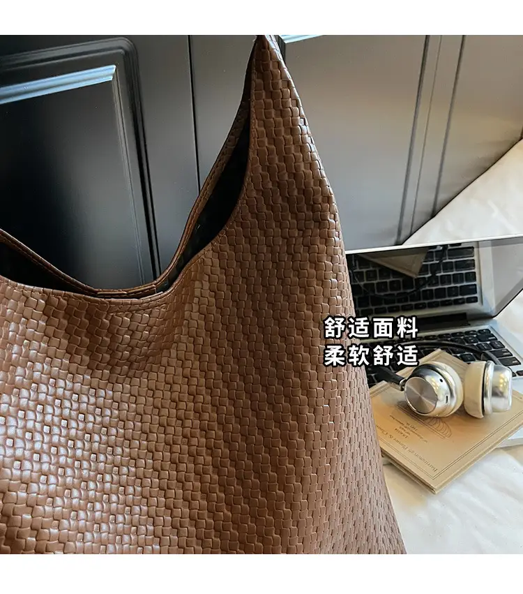 Brown Woven Shoulder Bag for Women Large Capacity — feature 4