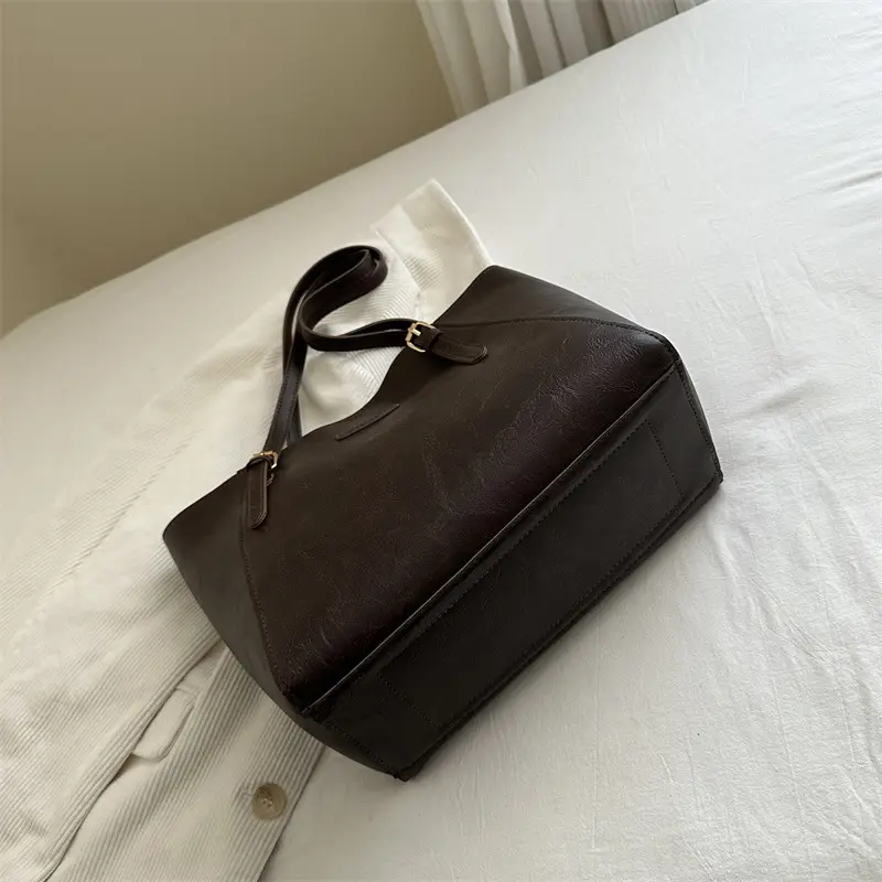 Large Capacity Women's Shoulder Bag Brown Leather Autumn Winter 2025 - Image 5