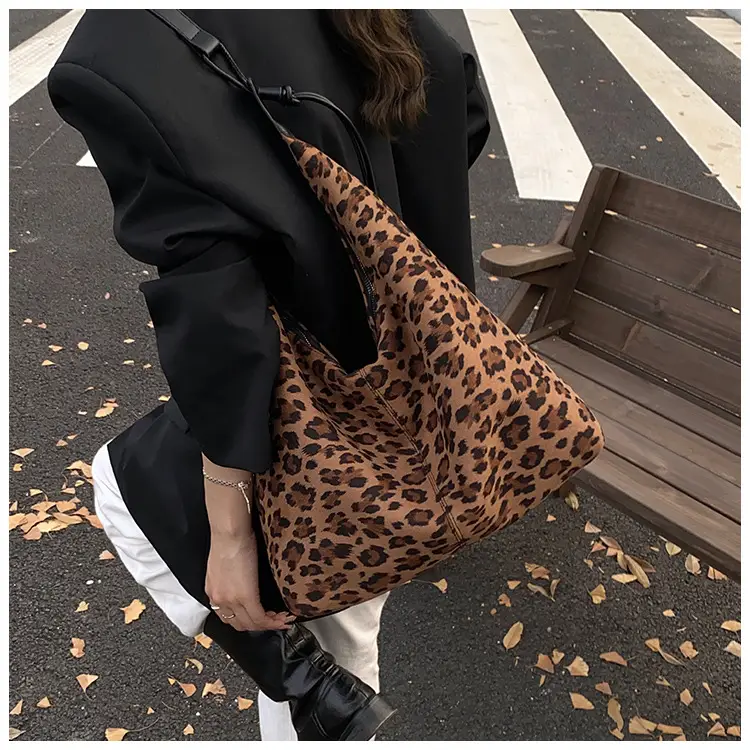 Frosted Armpit Bag Women Brown 2025 — feature 17