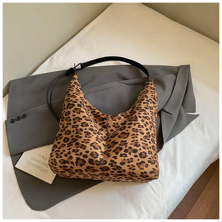 Frosted Armpit Bag Women Brown 2025 - Image 4