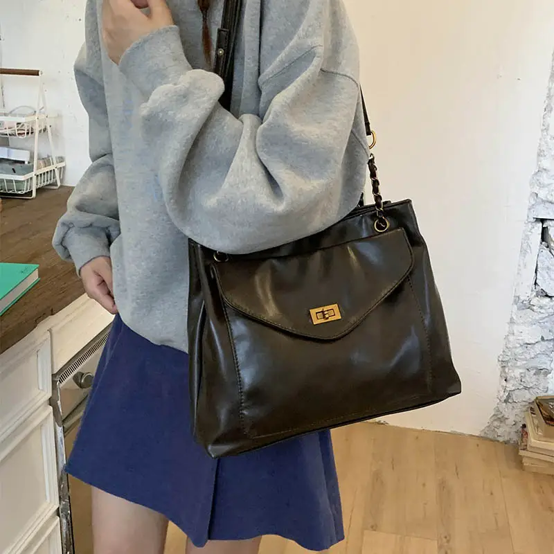 Black Leather Shoulder Bag with Gold Chain - Image 4