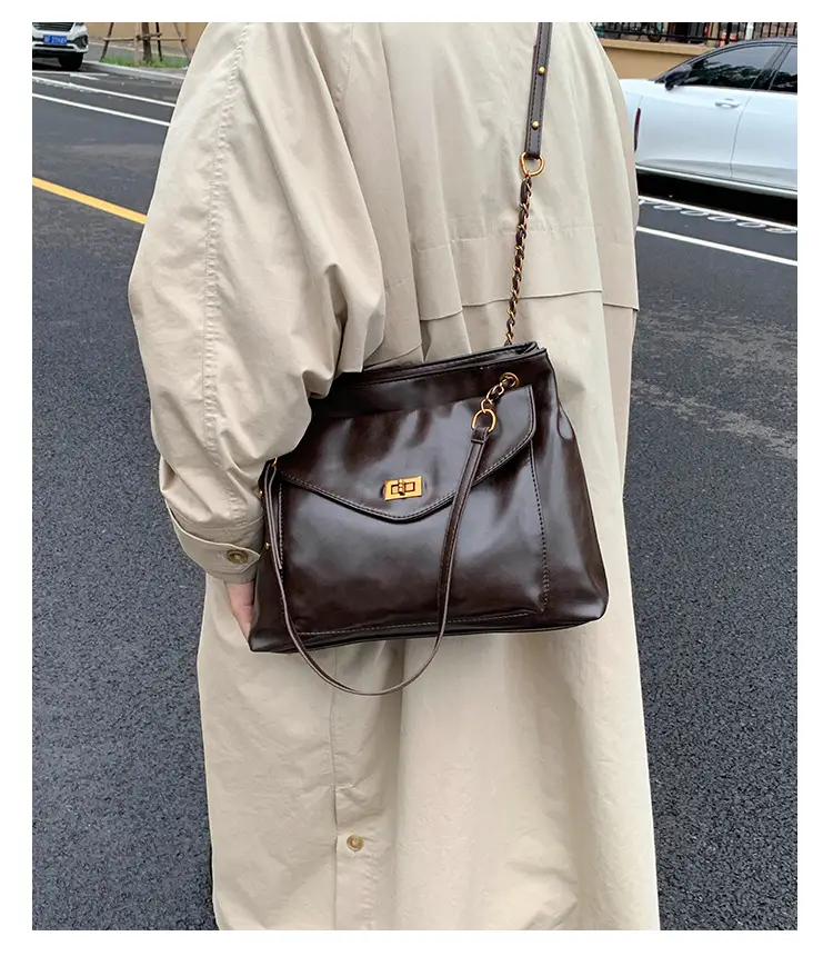 Black Leather Shoulder Bag with Gold Chain — feature 18