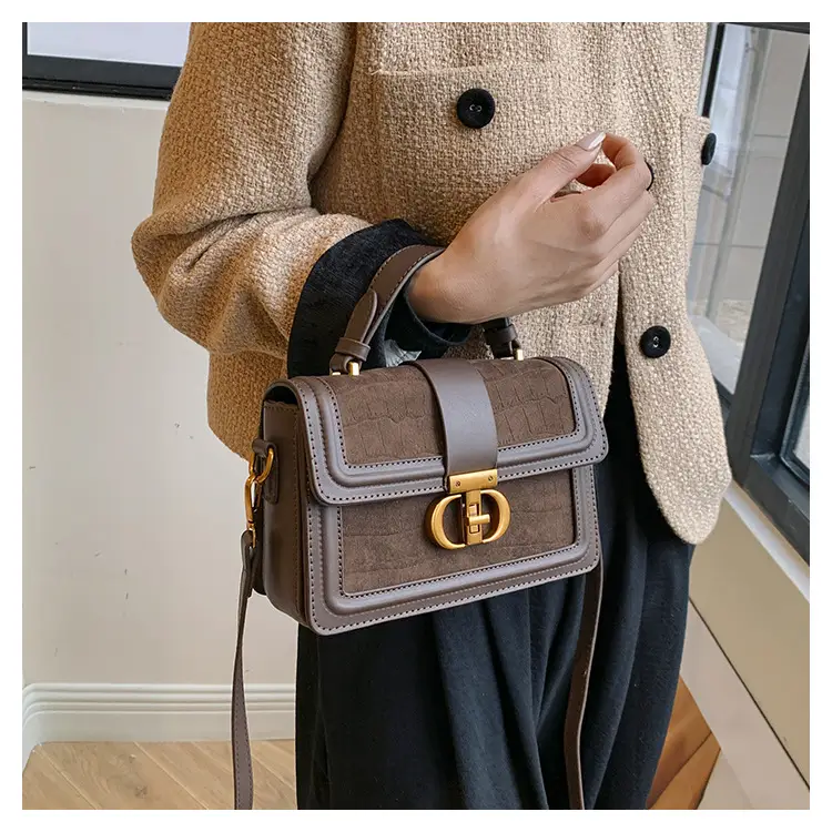 Retro Square Handbag Brown Leather Gold Clasp — feature 10
