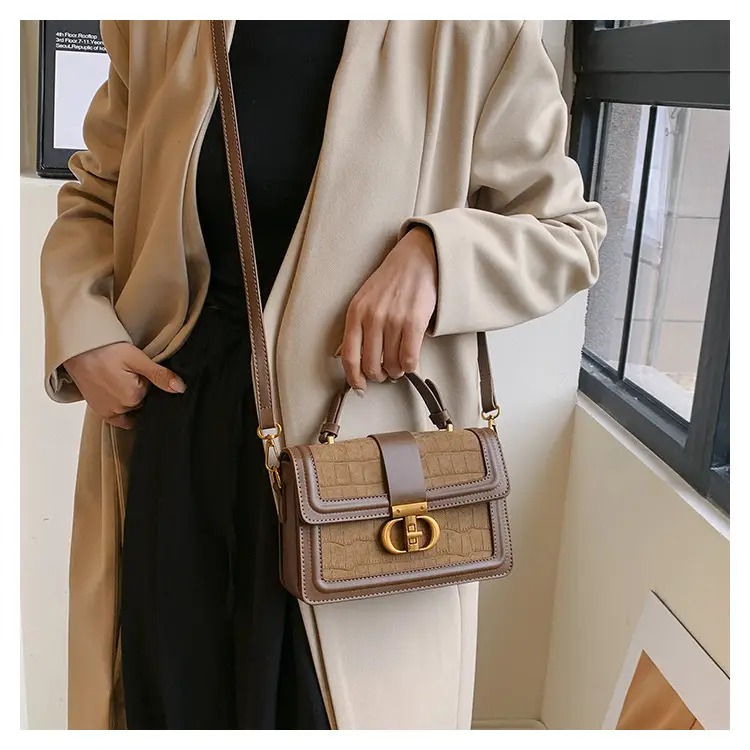 Retro Square Handbag Brown Leather Gold Clasp — feature 11