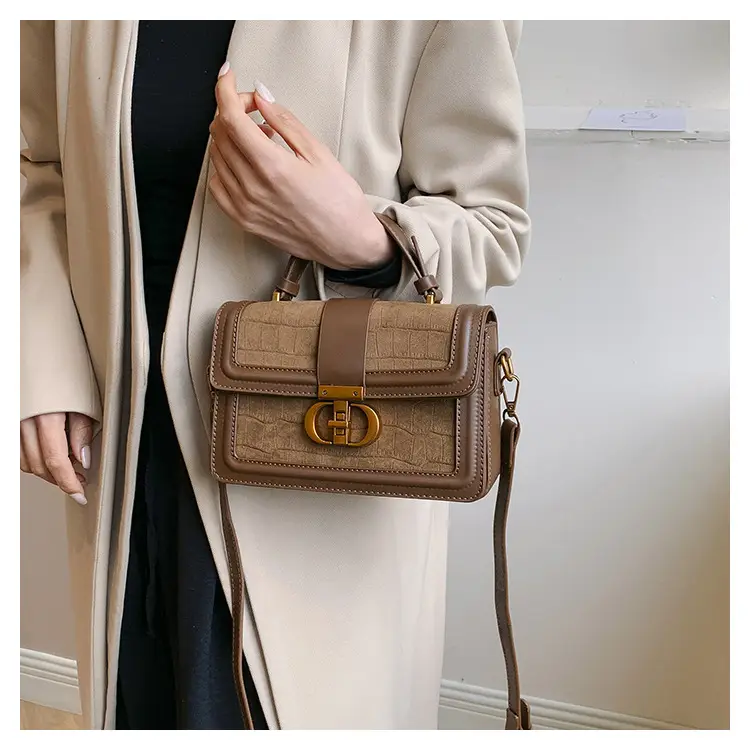 Retro Square Handbag Brown Leather Gold Clasp — feature 13