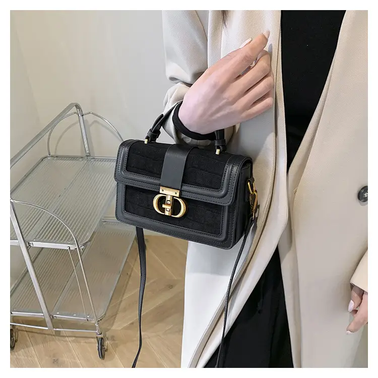 Retro Square Handbag Brown Leather Gold Clasp — feature 14