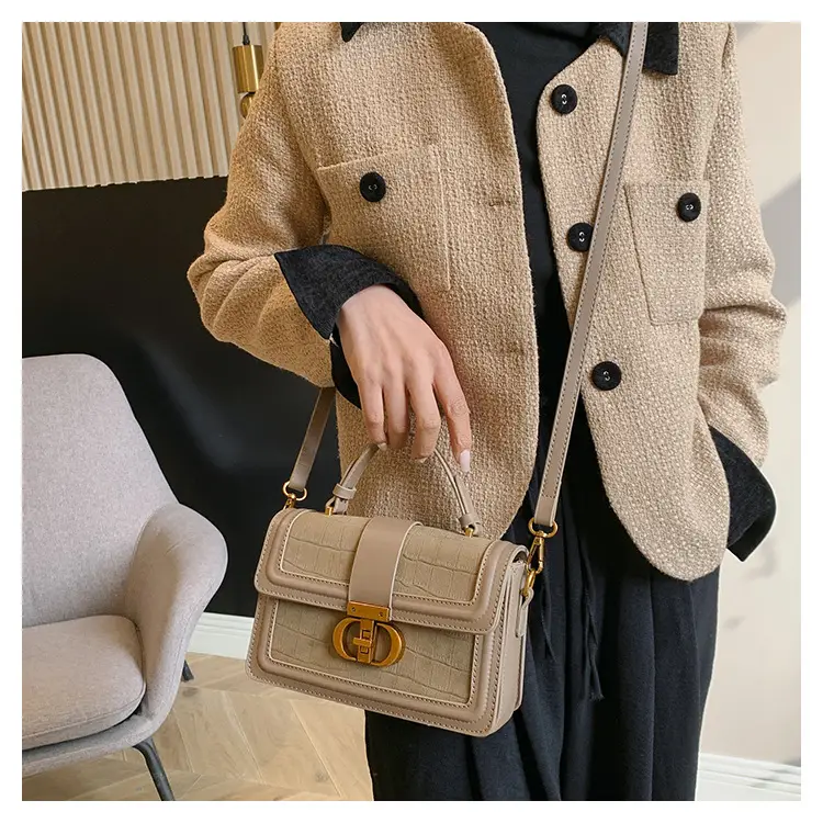 Retro Square Handbag Brown Leather Gold Clasp — feature 18