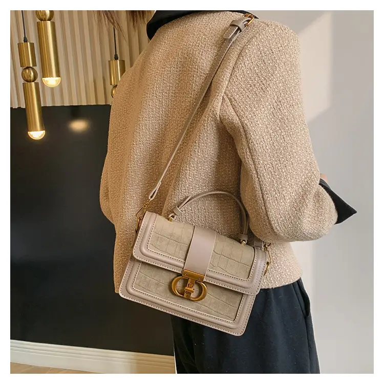 Retro Square Handbag Brown Leather Gold Clasp — feature 19