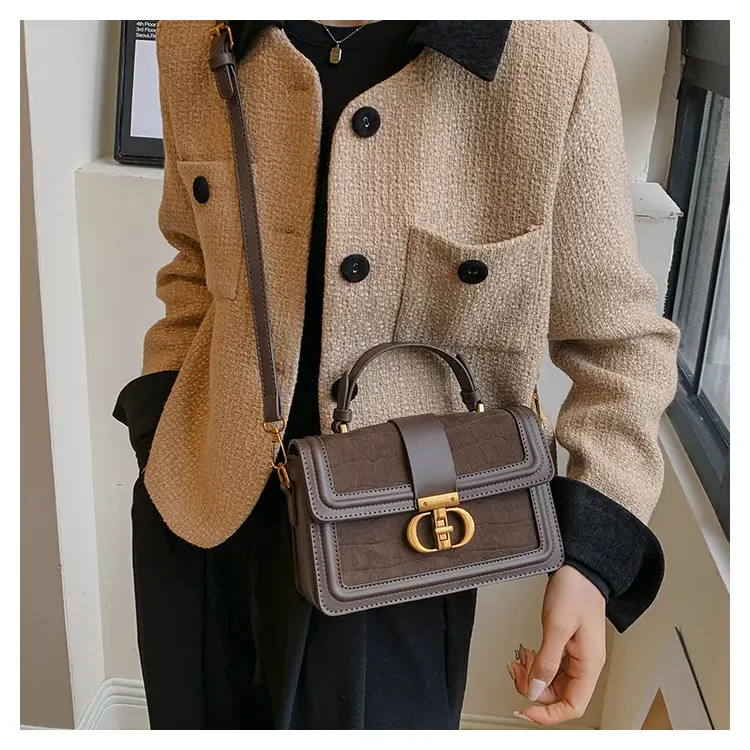 Retro Square Handbag Brown Leather Gold Clasp — feature 8