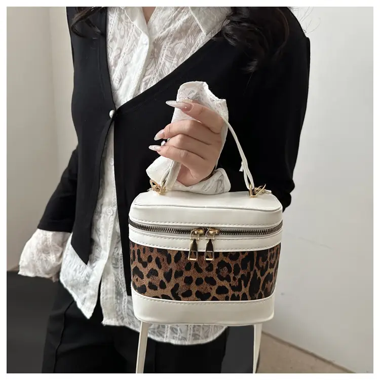 Narrow Leopard Print Crossbody Bag White Gold Zipper — feature 11
