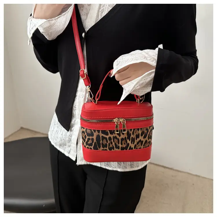 Narrow Leopard Print Crossbody Bag White Gold Zipper — feature 14