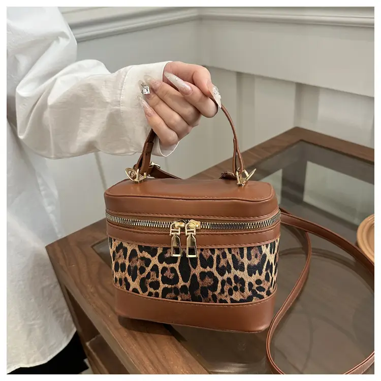 Narrow Leopard Print Crossbody Bag White Gold Zipper — feature 15