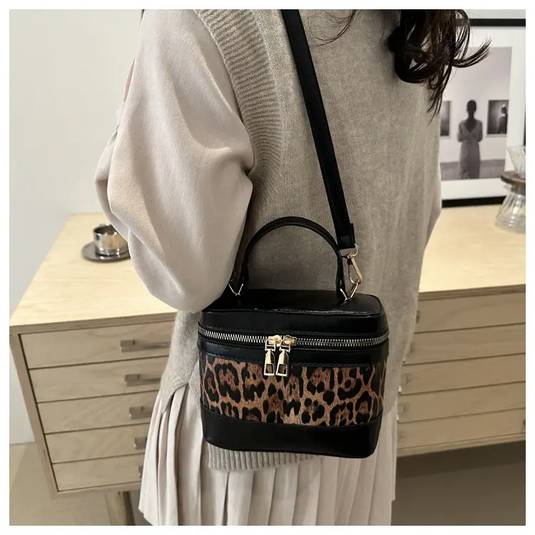 Narrow Leopard Print Crossbody Bag White Gold Zipper — feature 17