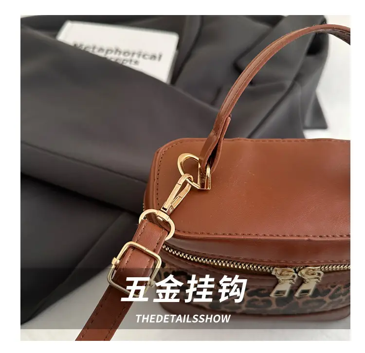 Narrow Leopard Print Crossbody Bag White Gold Zipper — feature 7