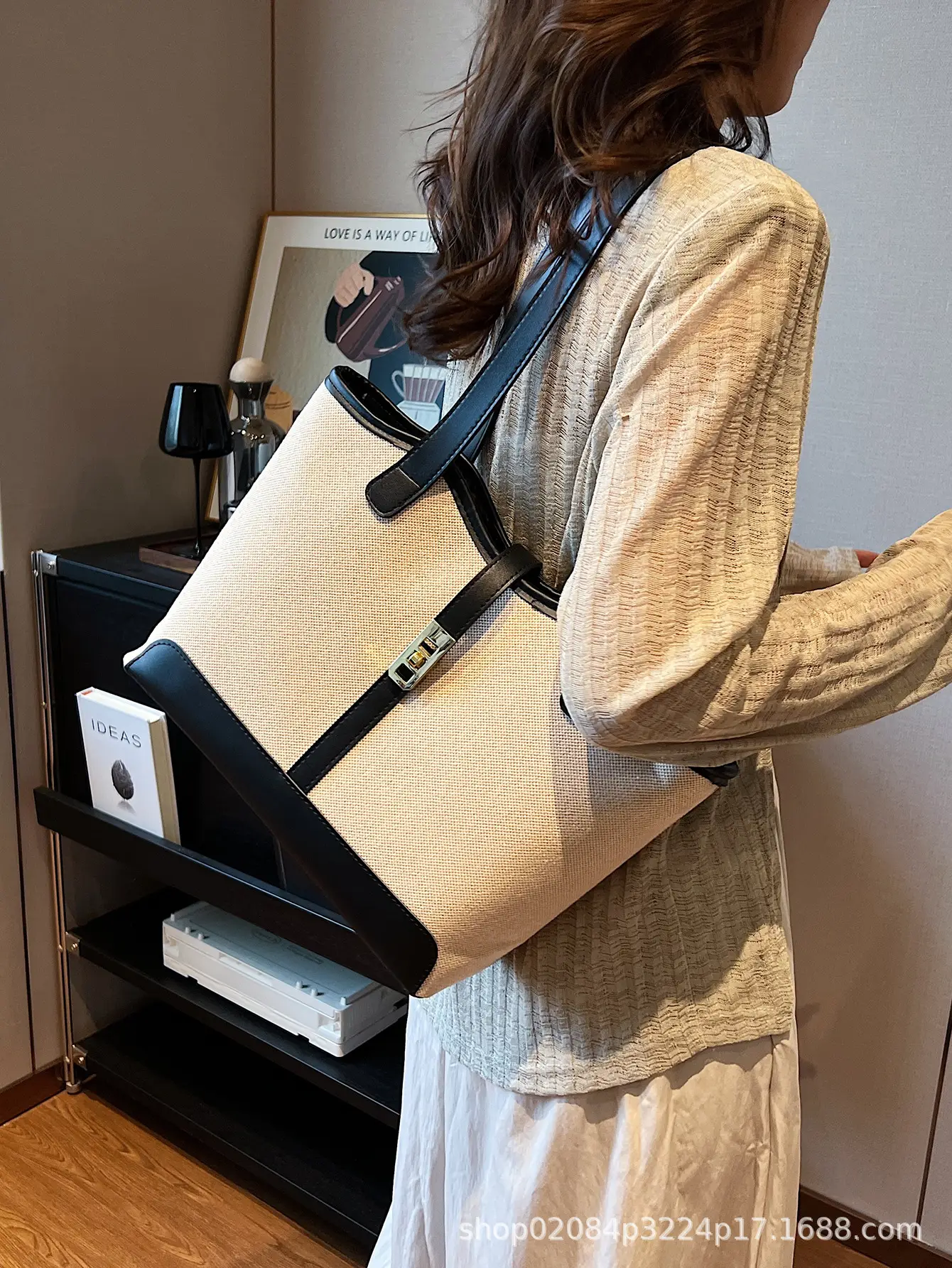 2026 Large Capacity Women's Tote Bag with Gold Plated Handle - Image 4