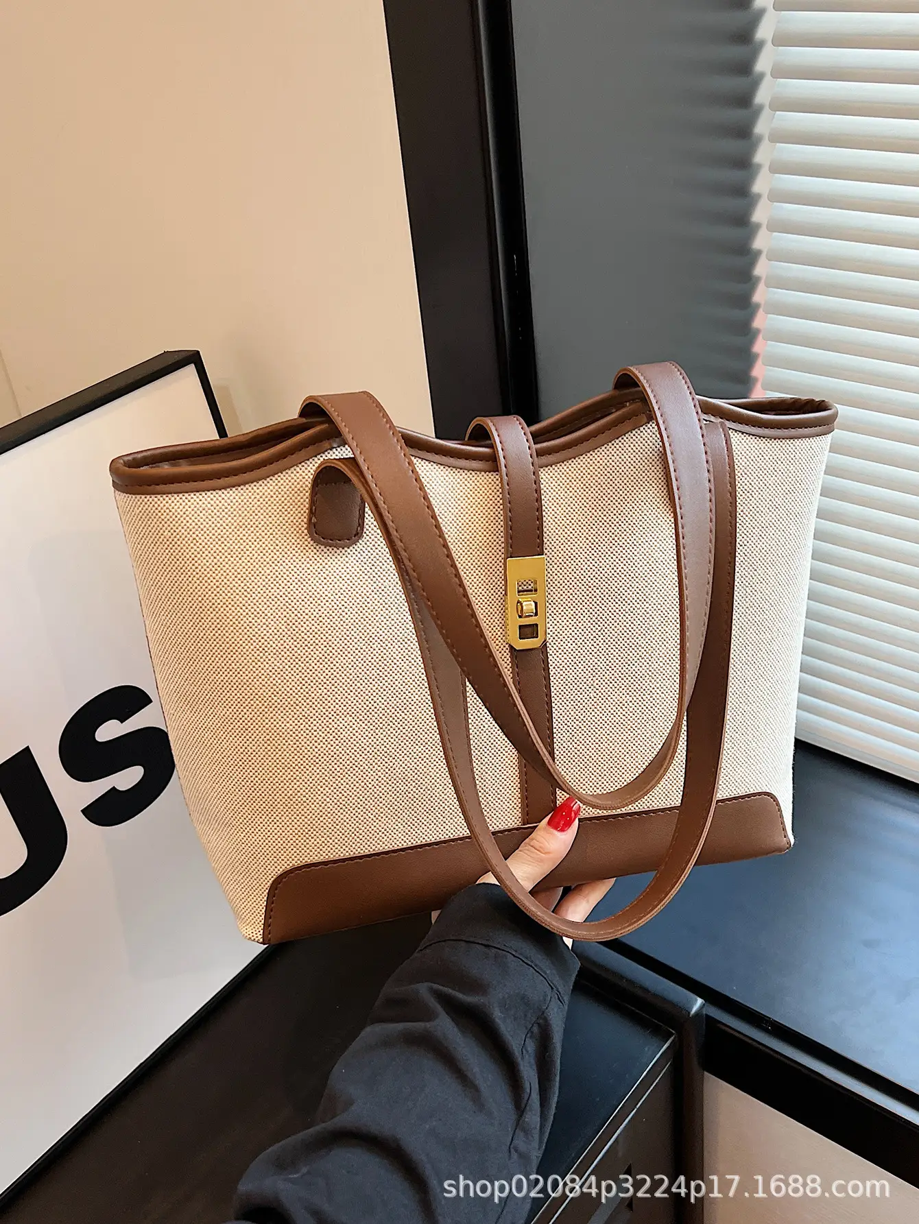 2026 Large Capacity Women's Tote Bag with Gold Plated Handle - Image 7