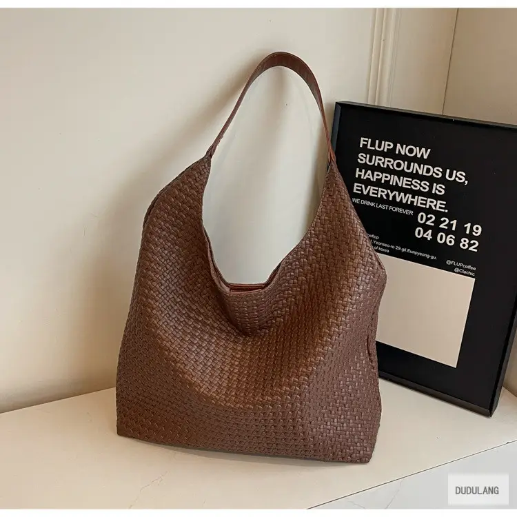 Retro Woven Shoulder Bag Black Large Capacity Women — feature 23
