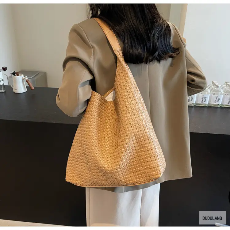 Retro Woven Shoulder Bag Black Large Capacity Women — feature 45
