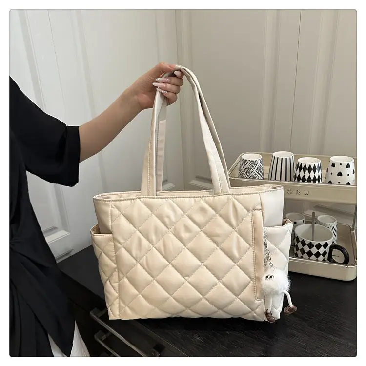 Black Quilted Women's Shoulder Bag 2026 New Model — feature 12