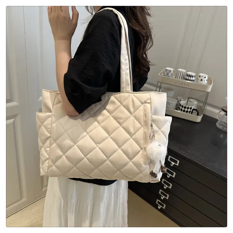 Black Quilted Women's Shoulder Bag 2026 New Model — feature 14
