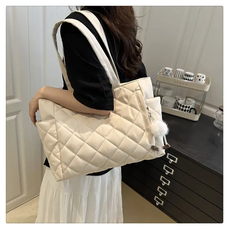 Black Quilted Women's Shoulder Bag 2026 New Model — feature 17