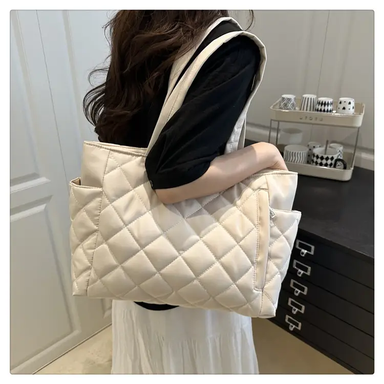 Black Quilted Women's Shoulder Bag 2026 New Model — feature 23